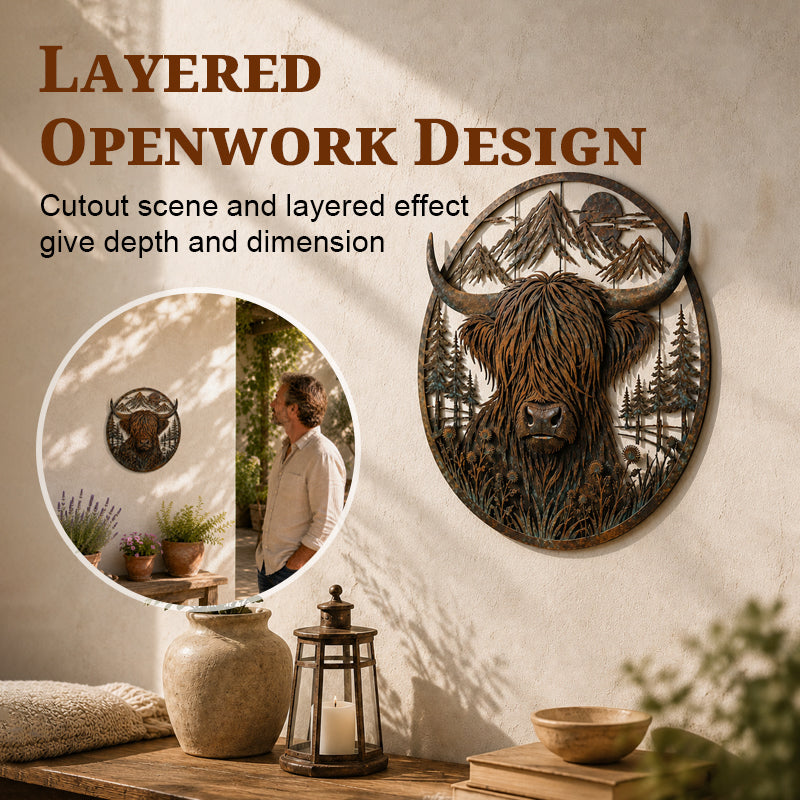 Metalen wanddecoratie met Schotse hooglandkoeien en berglandschap